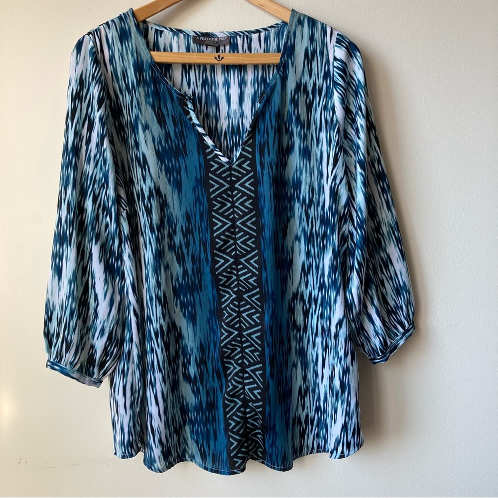 A PEA IN THE POD Blue Abstract Maternity Blouse Top Women M Medium 3/4 Sleeves